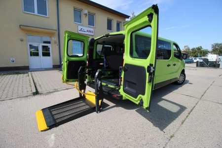 OPEL Vivaro s elektrohydraulickou plošinou pre vozičkárov - Úprava áut